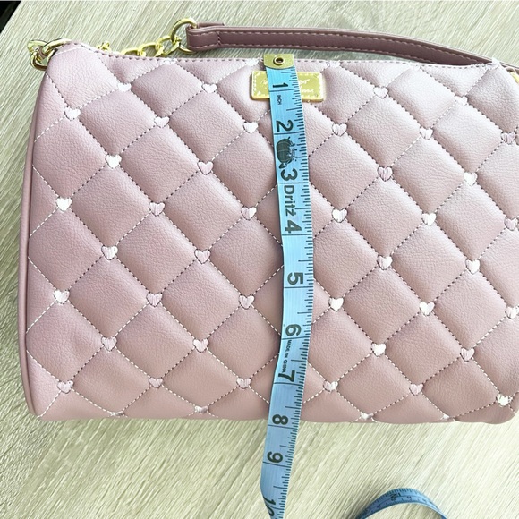 Betsey Johnson purse quilted crossbody - Mauve floral butterfly design - Picture 8 of 9